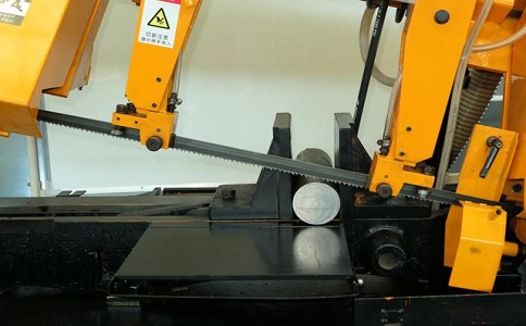 龙圩数控带锯床自动送料精度会出现偏差吗？